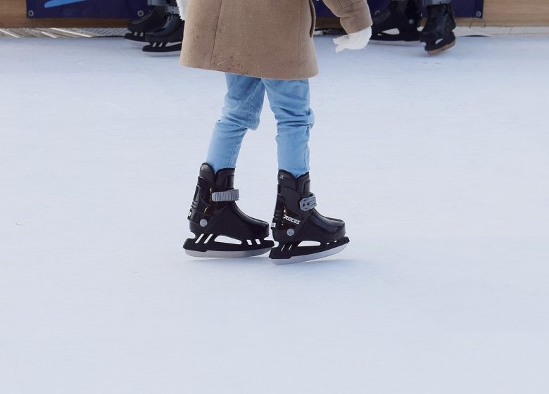 300225-Patinoire_de_Noel_aux_Rives_de_l_Orne__Caen-Caen_la_mer_Tourisme___Alix_JONET-1500px