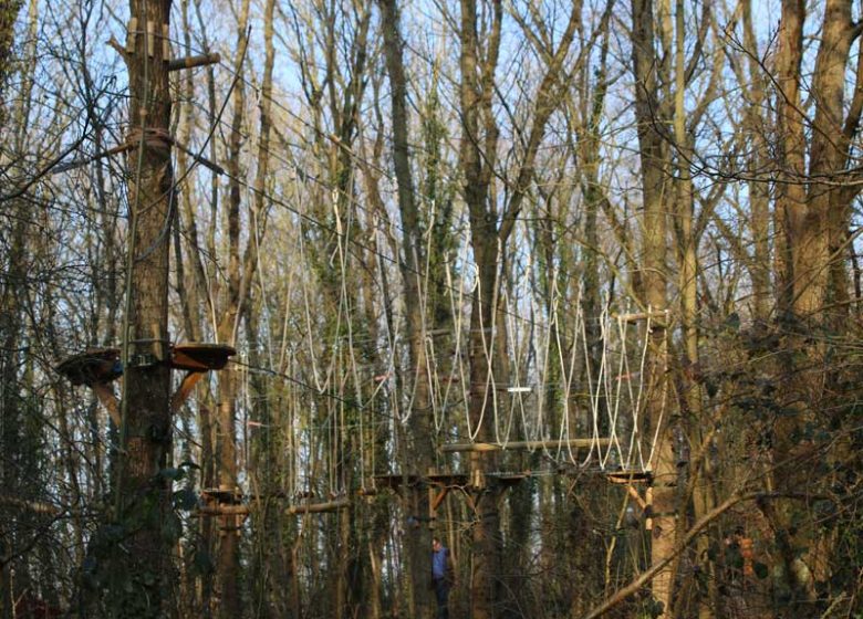 Parcours dans les arbres dans le Calvados©Accrofuy