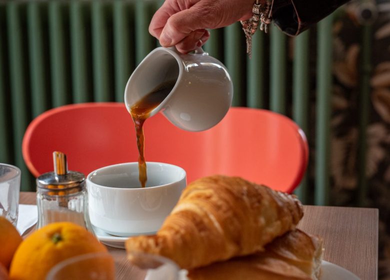 hotel-de-caen-petit-dej-sucré-café