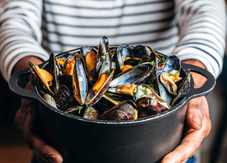 Moules marinières au Restaurant Léon à Mondeville Caen en Normandie