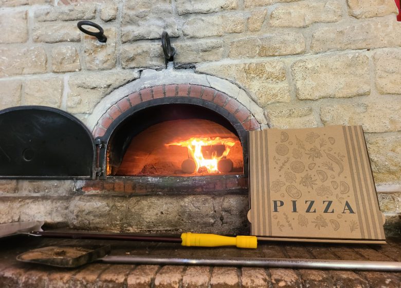 Four à bois de la Pizzeria La Napolitaine à Caen en Normandie